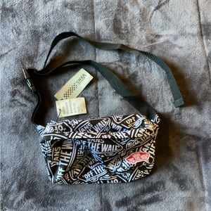 Vans Fanny Pack One Size Logo Off The Wall All Over Print Sling Cross Body $40
